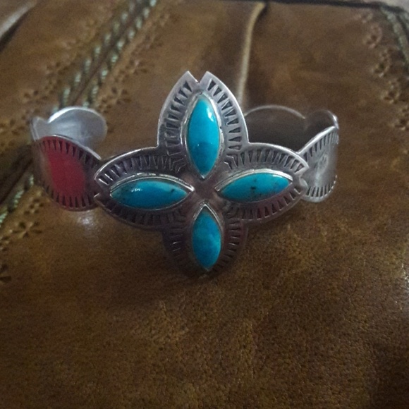 Navajo Jewelry - Vintage Turquoise and Silver Bracelet
